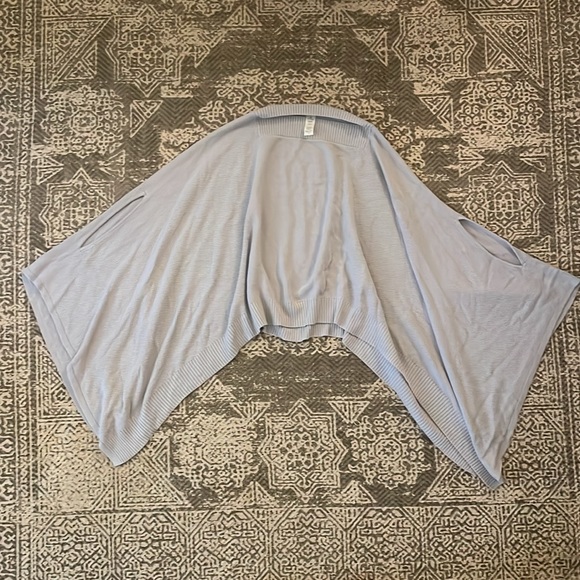 Lululemon Poncho NWOT - Picture 2 of 8